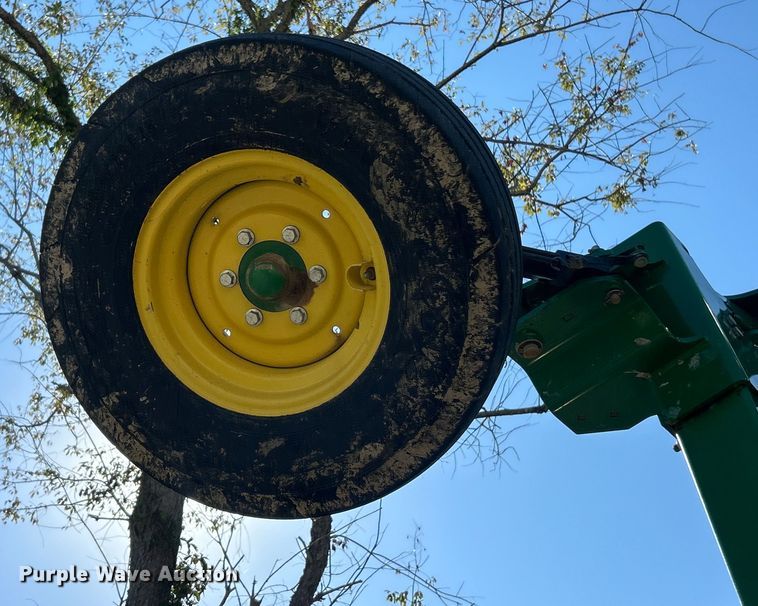 image for item YA1142 2018 John Deere 2330 mulch finisher