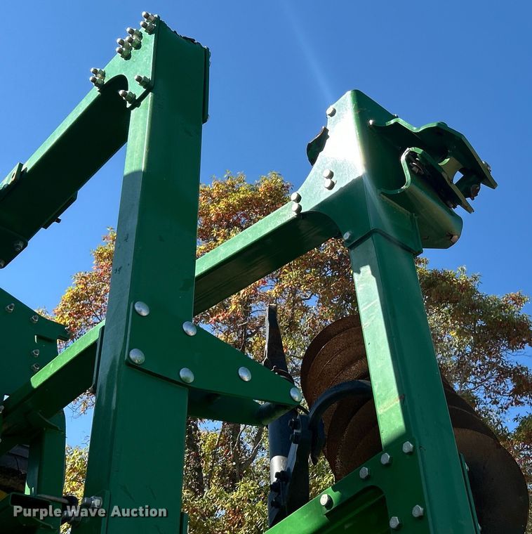 image for item YA1142 2018 John Deere 2330 mulch finisher