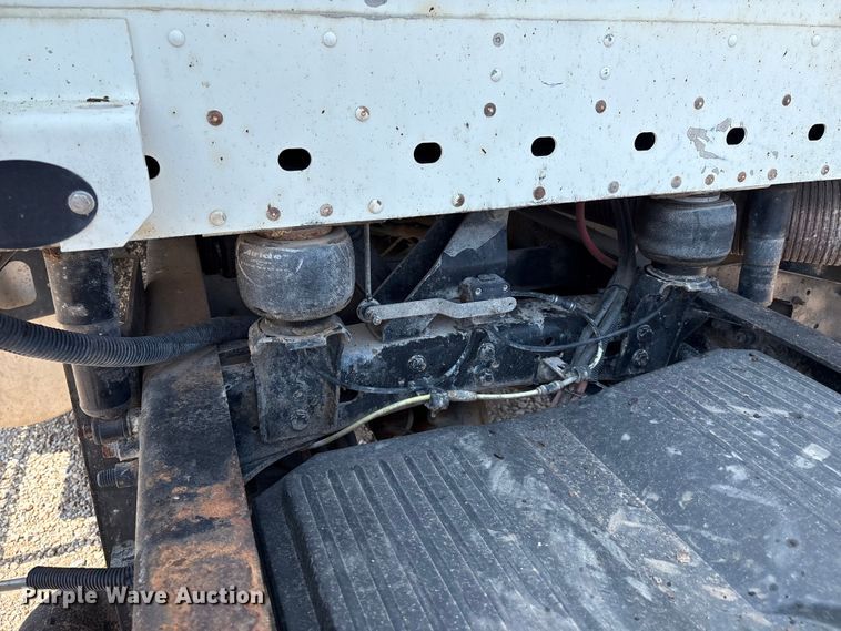 image for item DO1180 2001 Freightliner Century Classis semi truck