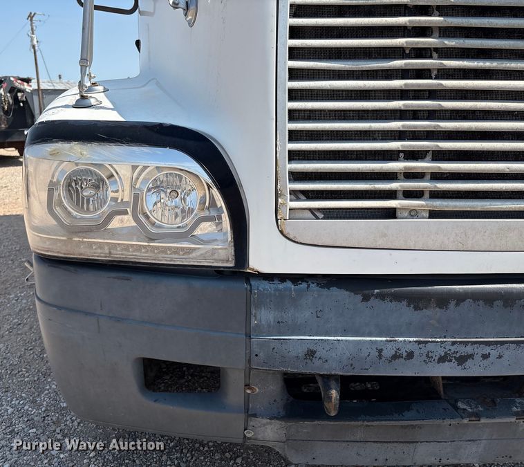 image for item DO1180 2001 Freightliner Century Classis semi truck