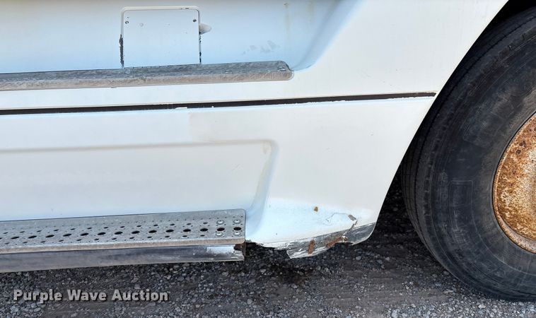 image for item DO1180 2001 Freightliner Century Classis semi truck