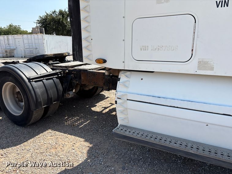 image for item DO1180 2001 Freightliner Century Classis semi truck