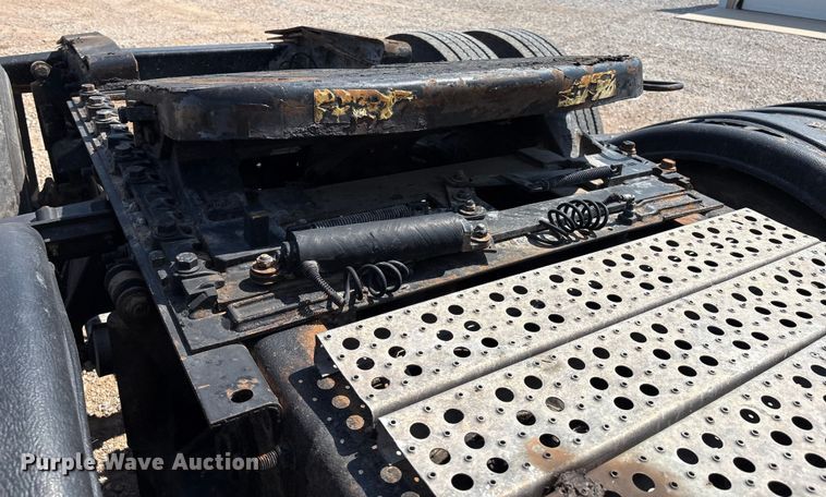 image for item DO1180 2001 Freightliner Century Classis semi truck