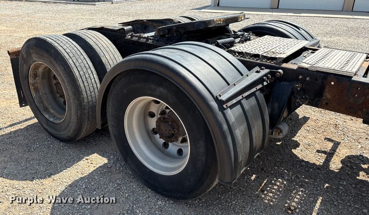 image for item DO1180 2001 Freightliner Century Classis semi truck