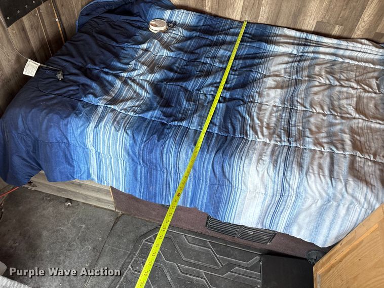 image for item DO1180 2001 Freightliner Century Classis semi truck