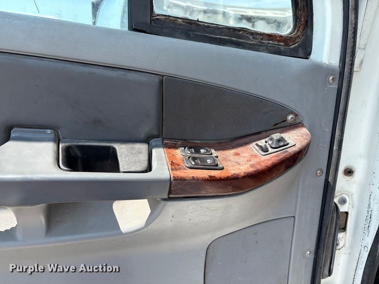 image for item DO1180 2001 Freightliner Century Classis semi truck