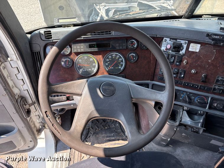 image for item DO1180 2001 Freightliner Century Classis semi truck