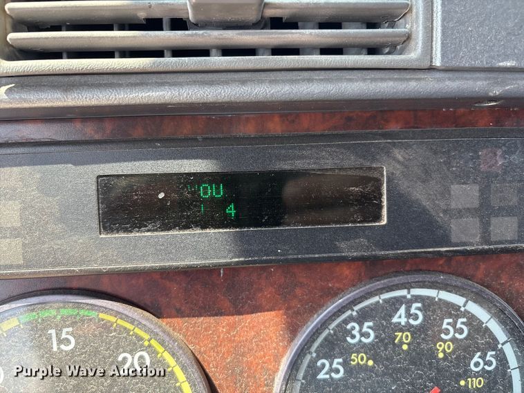 image for item DO1180 2001 Freightliner Century Classis semi truck