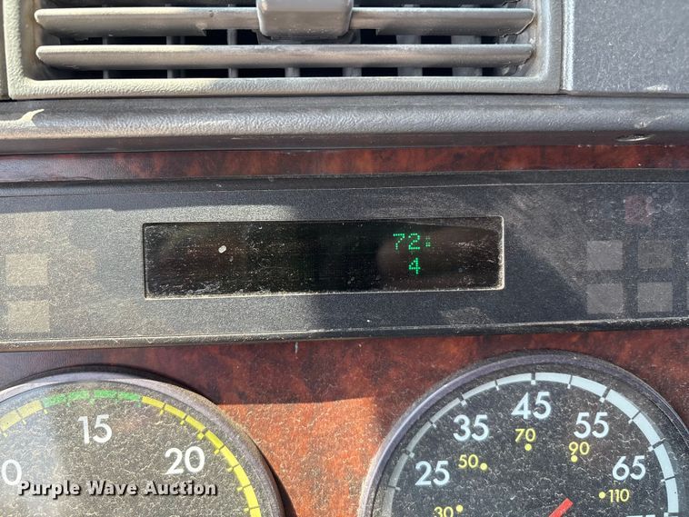 image for item DO1180 2001 Freightliner Century Classis semi truck