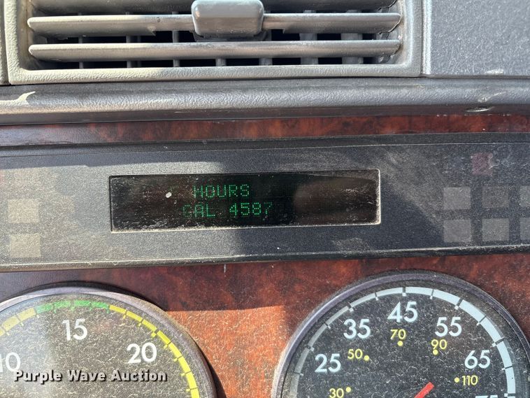 image for item DO1180 2001 Freightliner Century Classis semi truck