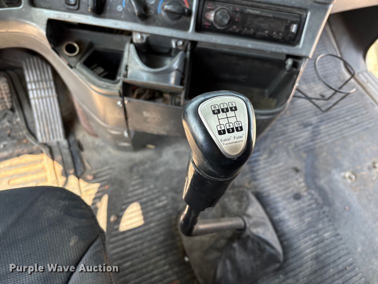 image for item DO1180 2001 Freightliner Century Classis semi truck