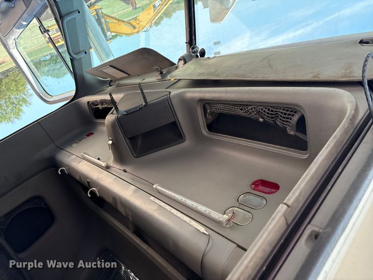 image for item DO1180 2001 Freightliner Century Classis semi truck