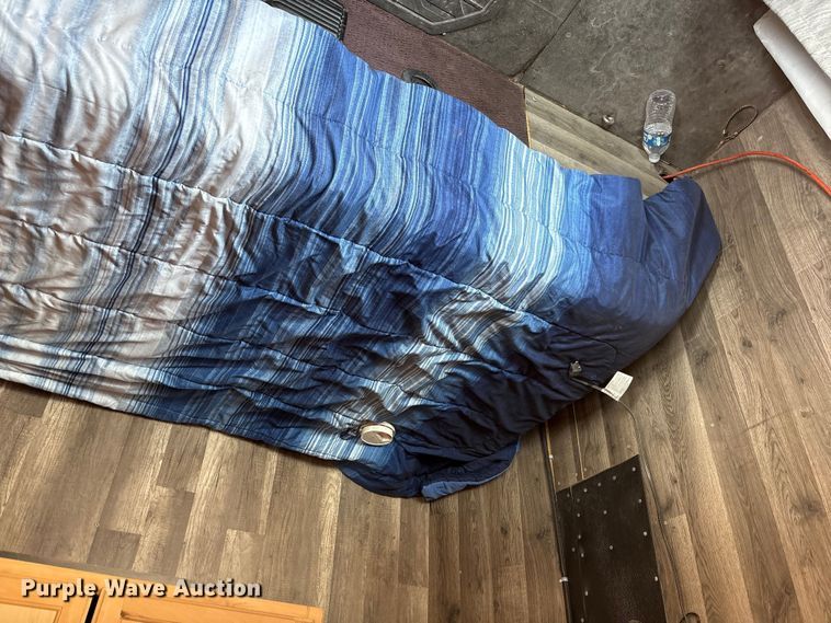 image for item DO1180 2001 Freightliner Century Classis semi truck