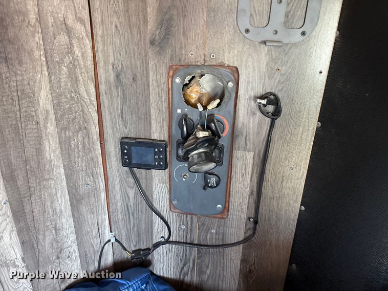 image for item DO1180 2001 Freightliner Century Classis semi truck