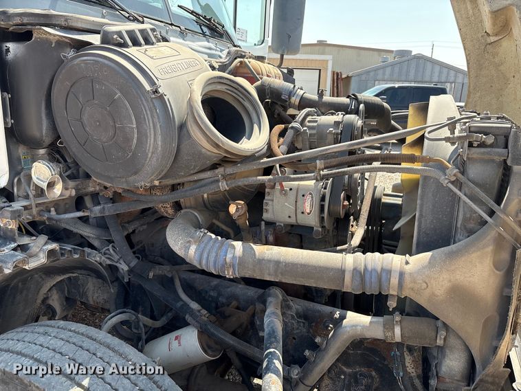 image for item DO1180 2001 Freightliner Century Classis semi truck