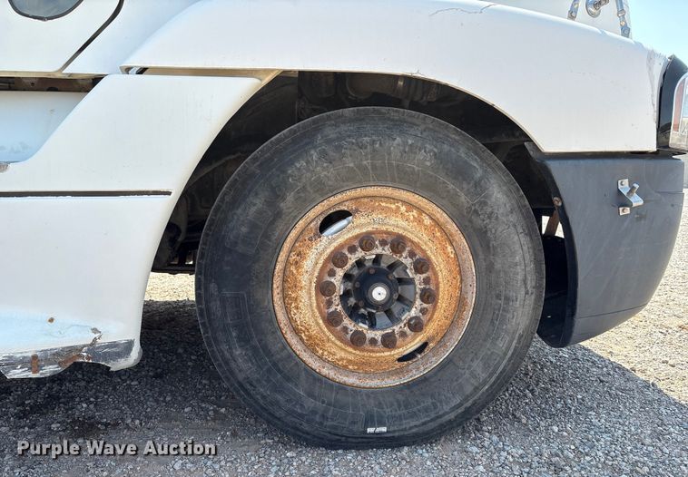 image for item DO1180 2001 Freightliner Century Classis semi truck