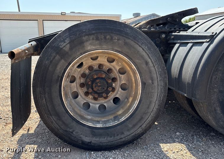 image for item DO1180 2001 Freightliner Century Classis semi truck