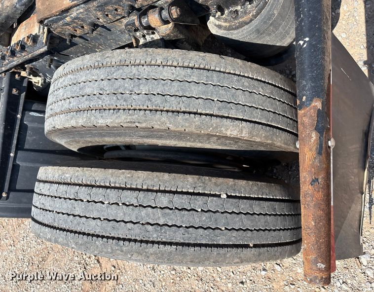 image for item DO1180 2001 Freightliner Century Classis semi truck