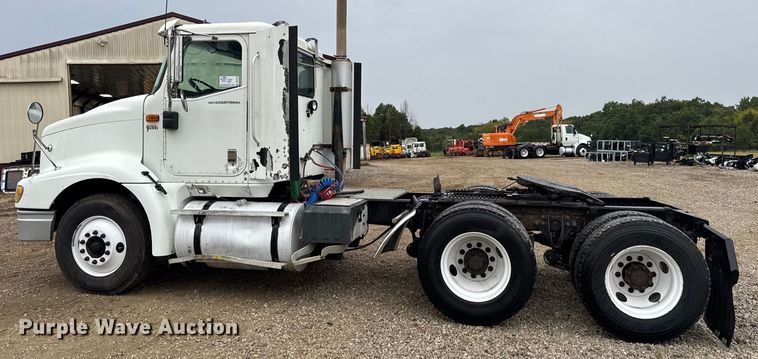 image for item DO2218 2003 International 9200i semi truck