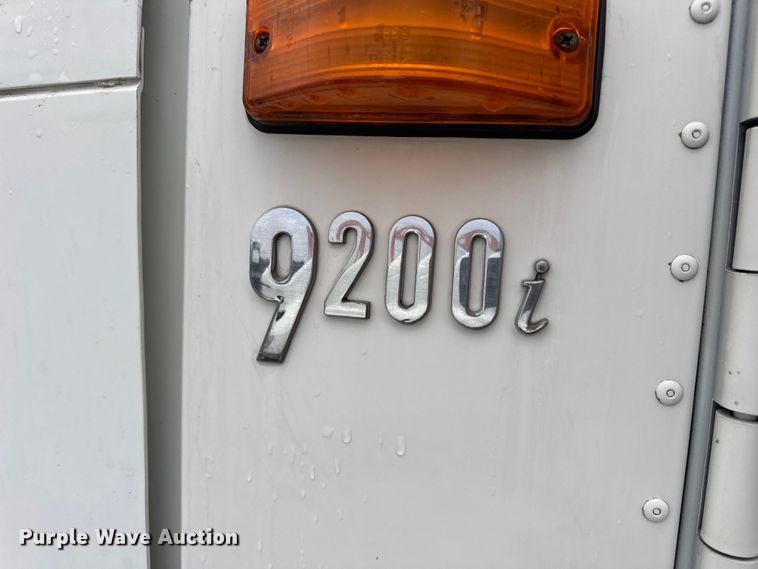 image for item DO2218 2003 International 9200i semi truck