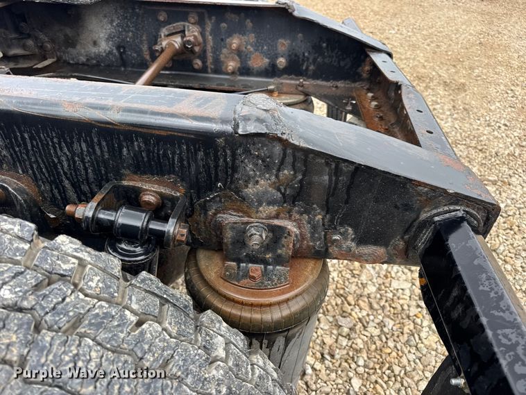 image for item DO2218 2003 International 9200i semi truck