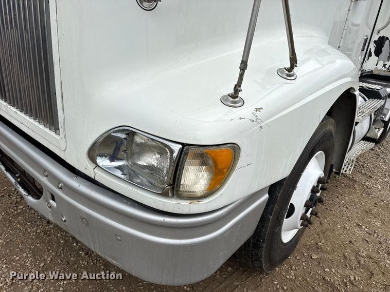 image for item DO2218 2003 International 9200i semi truck