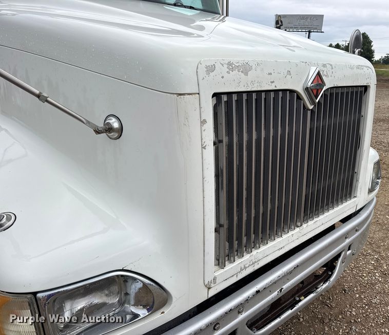 image for item DO2218 2003 International 9200i semi truck
