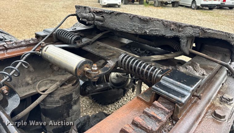 image for item DO2218 2003 International 9200i semi truck