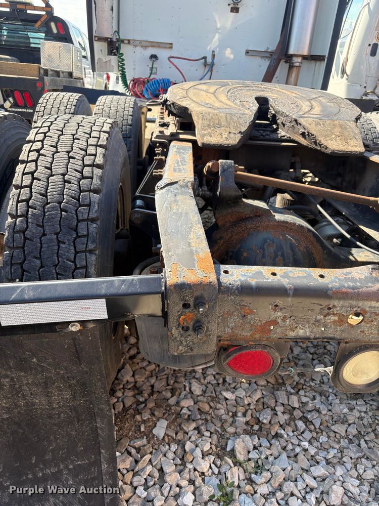 image for item DO2218 2003 International 9200i semi truck