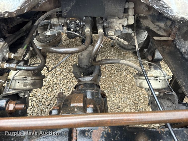 image for item DO2218 2003 International 9200i semi truck