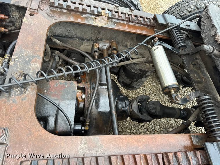 image for item DO2218 2003 International 9200i semi truck