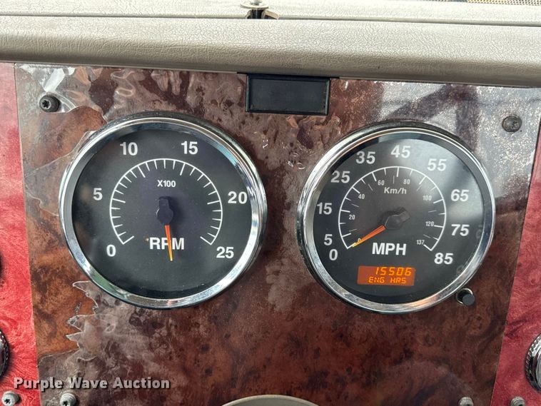 image for item DO2218 2003 International 9200i semi truck