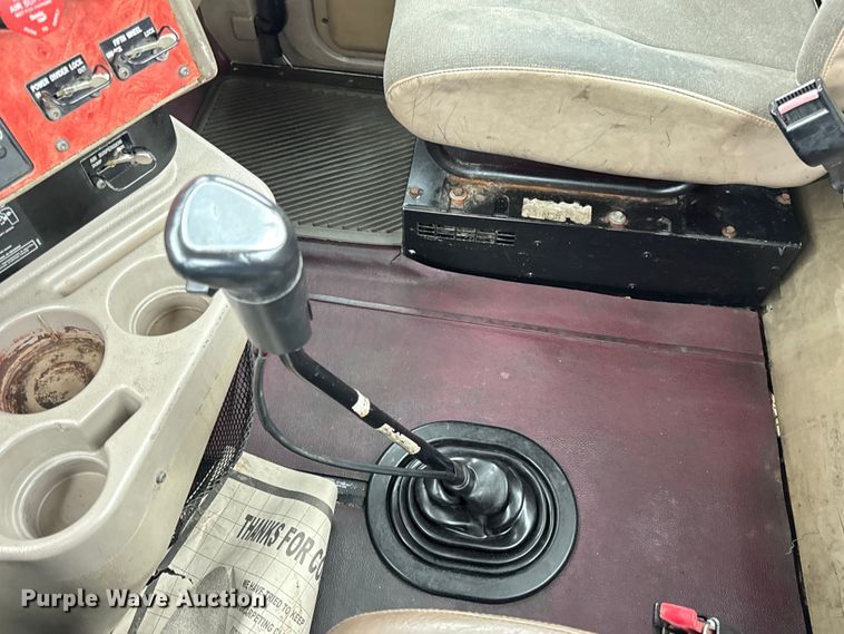 image for item DO2218 2003 International 9200i semi truck