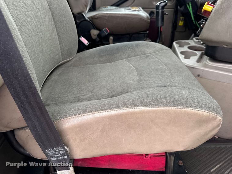 image for item DO2218 2003 International 9200i semi truck