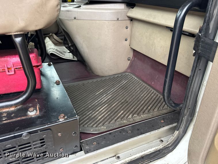 image for item DO2218 2003 International 9200i semi truck