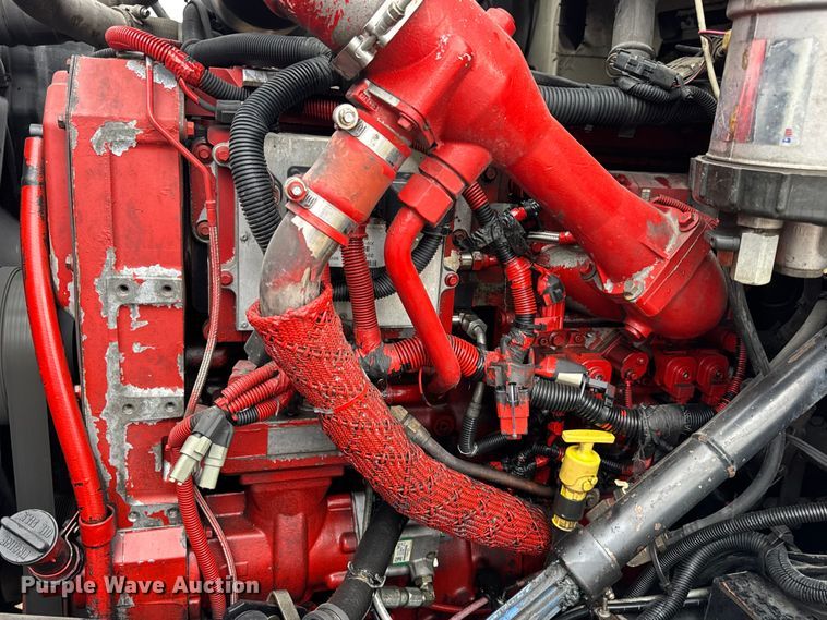 image for item DO2218 2003 International 9200i semi truck