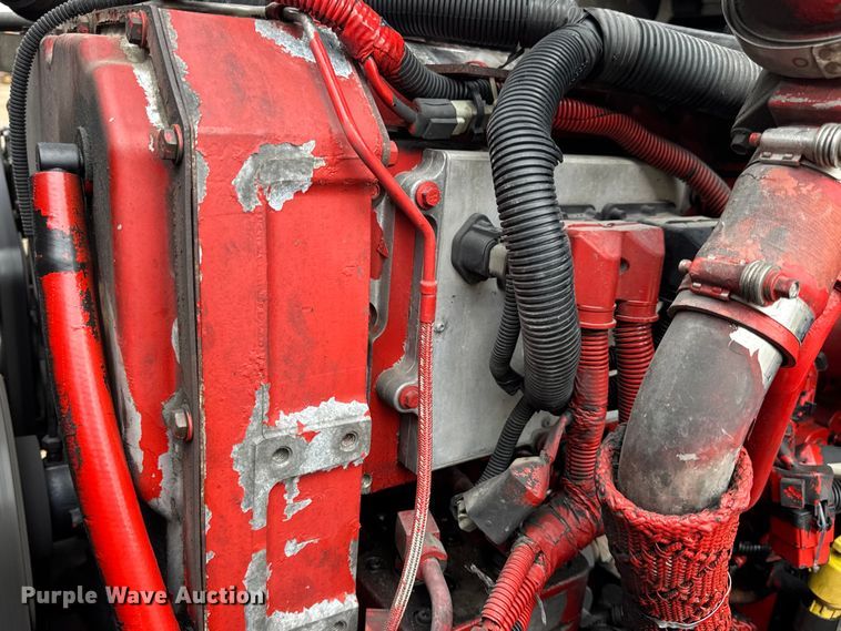 image for item DO2218 2003 International 9200i semi truck