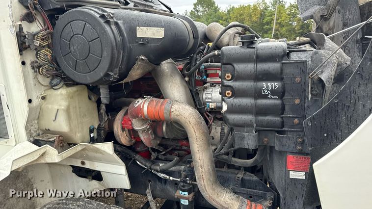 image for item DO2218 2003 International 9200i semi truck