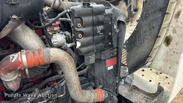 image for item DO2218 2003 International 9200i semi truck