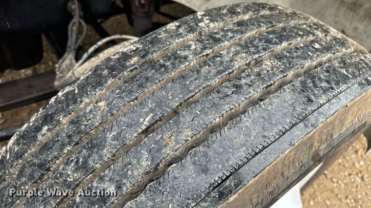 image for item DO2218 2003 International 9200i semi truck