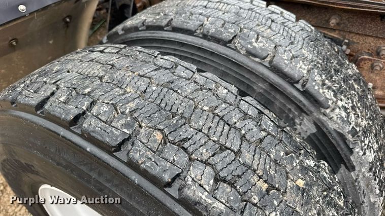 image for item DO2218 2003 International 9200i semi truck