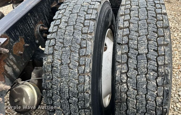 image for item DO2218 2003 International 9200i semi truck