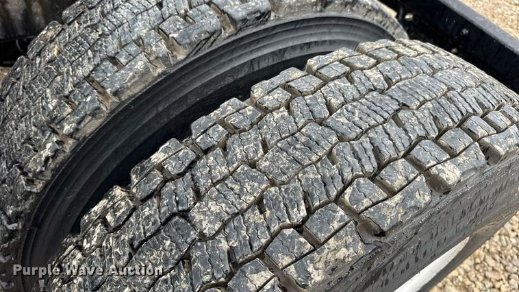 image for item DO2218 2003 International 9200i semi truck