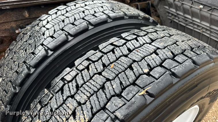 image for item DO2218 2003 International 9200i semi truck