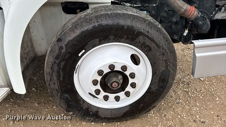 image for item DO2218 2003 International 9200i semi truck