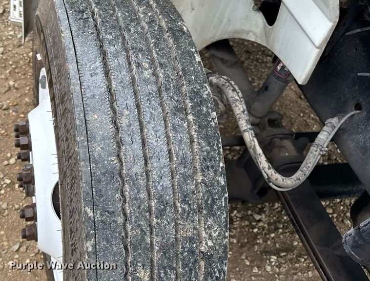 image for item DO2218 2003 International 9200i semi truck