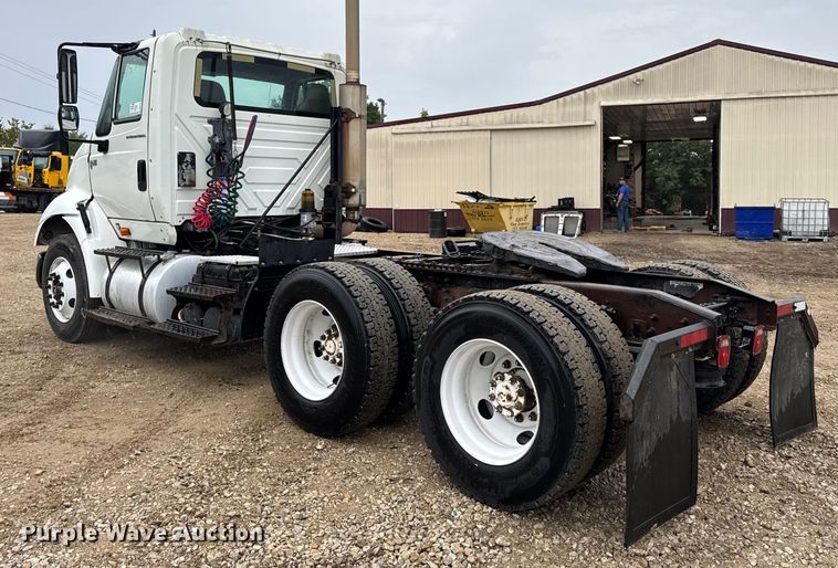 image for item DO2219 2007 International 8600 semi truck