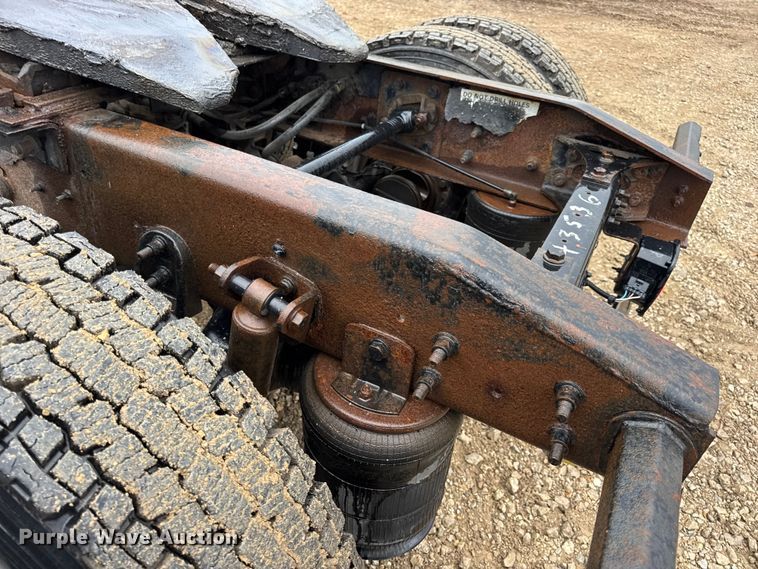 image for item DO2219 2007 International 8600 semi truck