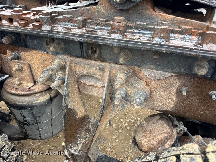 image for item DO2219 2007 International 8600 semi truck