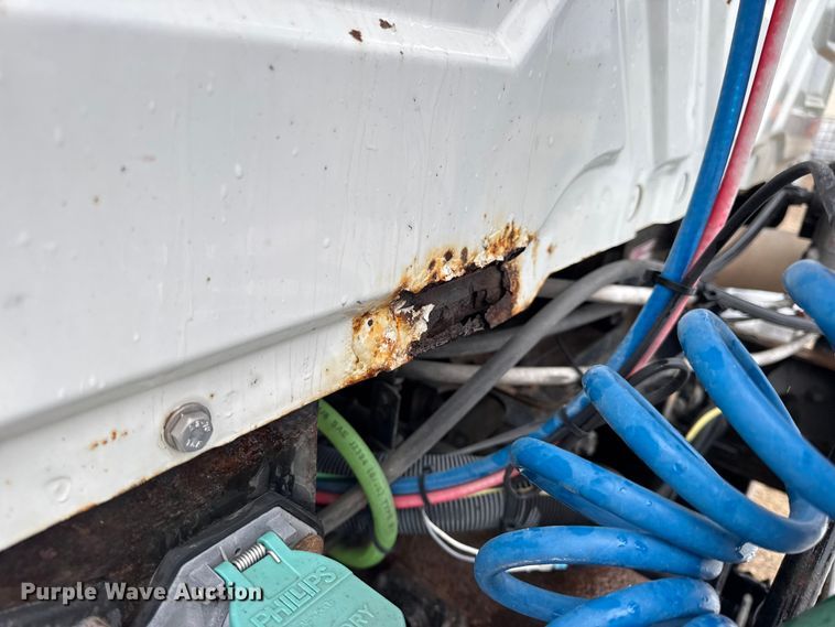 image for item DO2219 2007 International 8600 semi truck